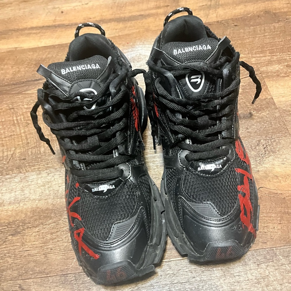 Balenciaga runnrs black and red colorway